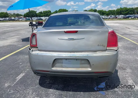 2017 Chrysler 300C z USA, uszkodzony, nr VIN 2C3CCAEG6HH590863